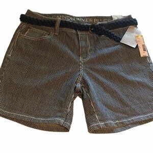 Canyon River Blues blue stripe denim shorts. Sz 10
